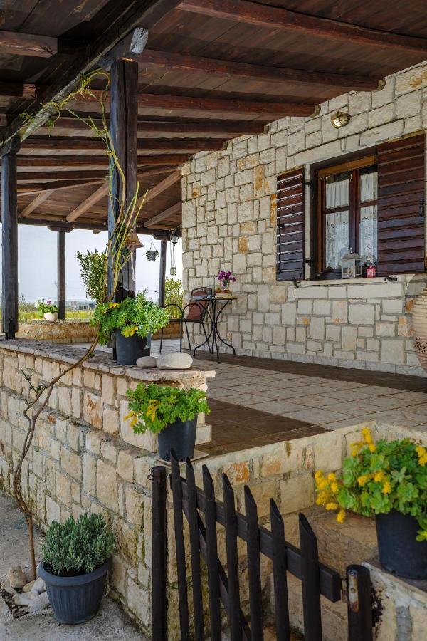 Varta Village - Elea House Vakantiehuis Kalipádhon